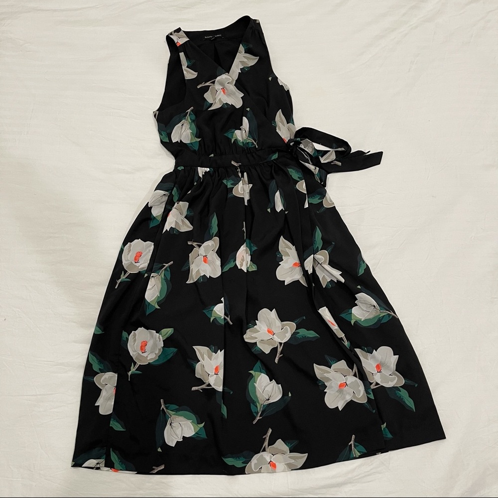 Banana Republic floral wrap dress - Picture 3 of 8